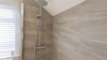 Cottage | Bathroom | Shower