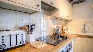Refrigerador, microondas, placa de cocina, lavavajillas