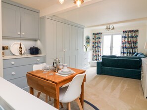 Cottage | Dining