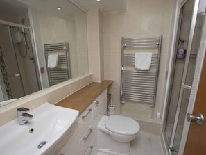 Cottage | Bathroom