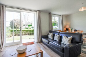 Cottage | Living area - 3 Combehaven (Salcombe)