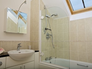 Cottage | Bathroom | Shower, toilet paper