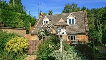Cottage | Interior
