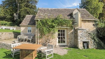 Cottage | Outdoor dining