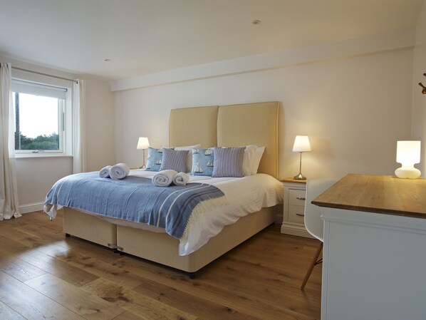5 bedrooms, individually decorated, individually furnished, free WiFi