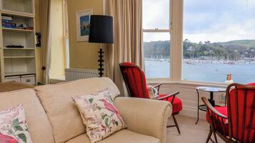 Cottage | Living area | TV