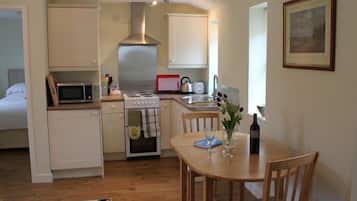 Cottage | Bếp riêng | Ghế cao cho trẻ em, dụng cụ nấu nướng/bát dĩa/dao nĩa