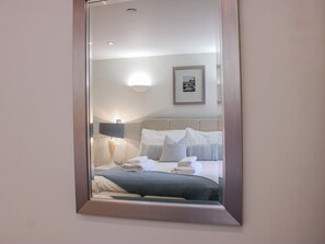 3 bedrooms, individually decorated, individually furnished, free WiFi - Estuary View (Kingsbridge)