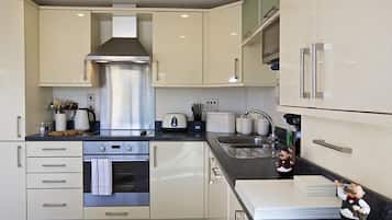 Casa de campo | Cozinha privada | Micro-ondas, cooktop, lava-louças, talheres/pratos/utensílios de cozinha