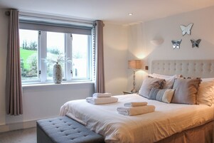 3 habitaciones, decoración personalizada y muebles diferentes 