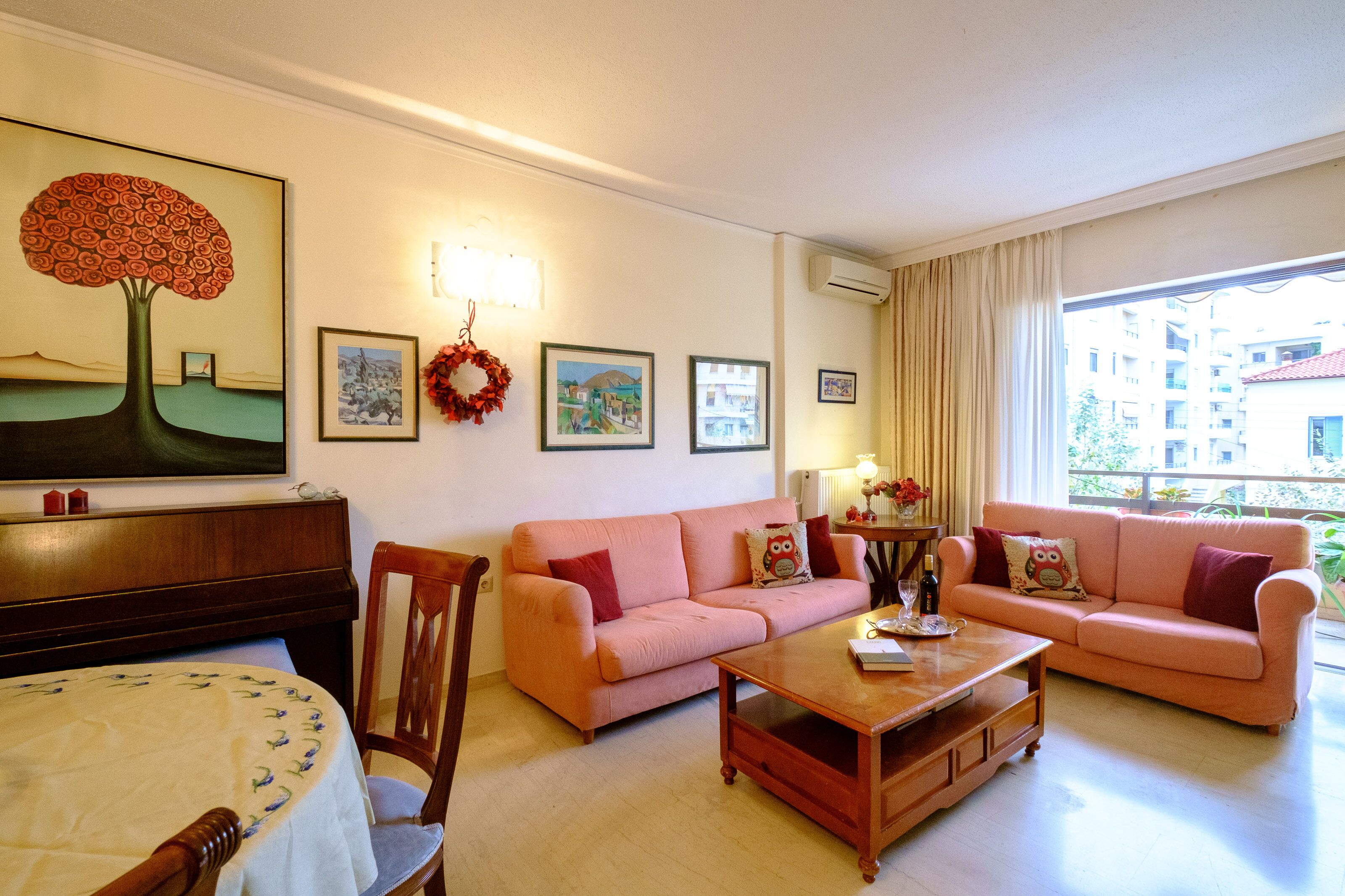 Departamento, 3 habitaciones, vista a la ciudad | Área de sala de estar | Televisión de pantalla plana y reproductor de DVD 