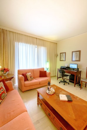 Apartment, 3 Bedrooms, City View | Living area