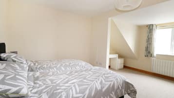 Cottage | 3 bedrooms, individually decorated, individually furnished, free WiFi