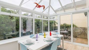 Cottage | Dining