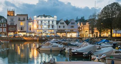 Keepers Lodge, Hillfield Village