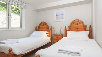 Cottage | 5 bedrooms, individually decorated, individually furnished, free WiFi