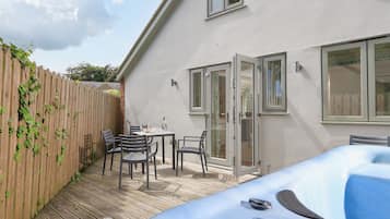 Cottage | Property grounds