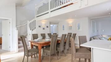 Cottage | Private kitchen | Fridge, microwave, stovetop, dishwasher