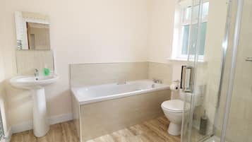 Cottage | Bathroom