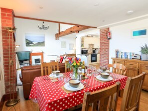 Cottage | Private kitchen | Microwave, stovetop, dishwasher, highchair - The Granary (Kingsbridge)