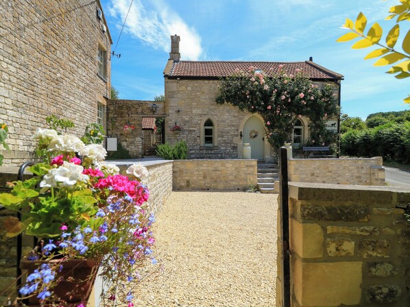 Cottage | Property grounds - Cider Press Cottage (Bath)