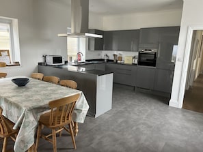 Cottage | Private kitchen | Stovetop, dishwasher, highchair, cookware/dishes/utensils