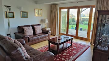 Cottage | Living area