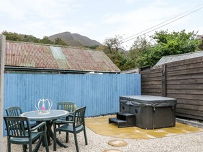 Cottage | Property grounds - The Hayloft (Shrewsbury)