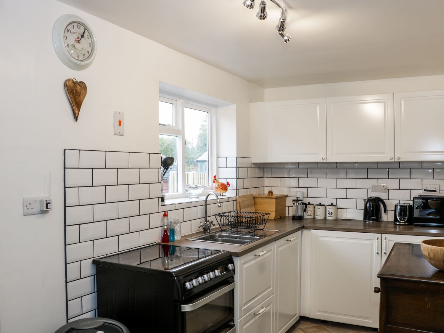 Cottage | Private kitchen | Fridge, microwave, dishwasher, coffee/tea maker
