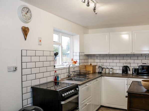Cottage | Private kitchen | Fridge, microwave, dishwasher, coffee/tea maker - The Hayloft (Shrewsbury)