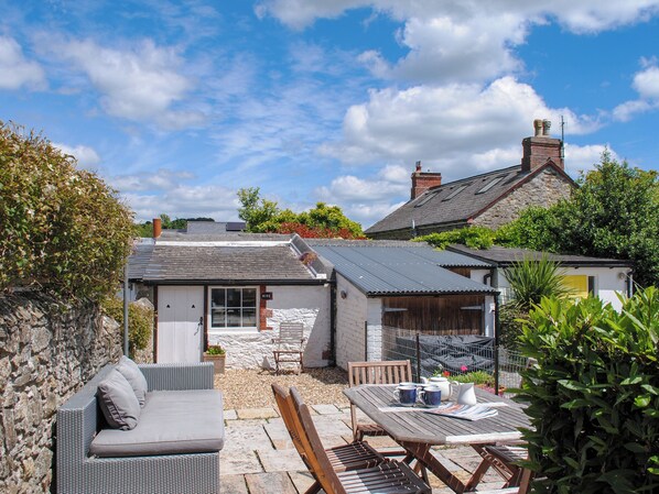 Cottage | Outdoor dining - Bumblebee Cottage (Salcombe)