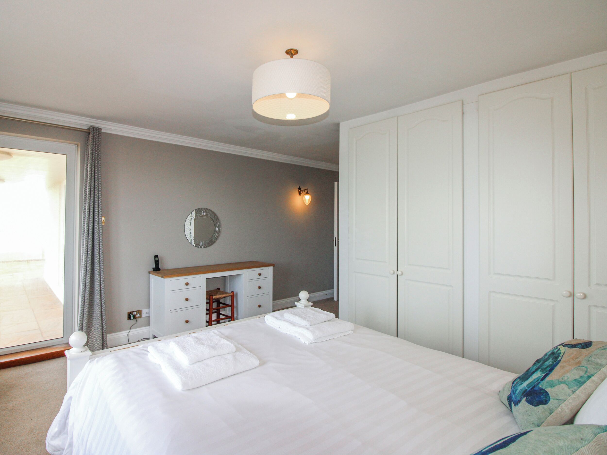 3 habitaciones, decoración personalizada y muebles diferentes 