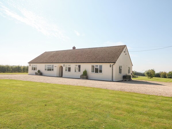 A single-story house with a tiled roof, a gravel driveway, and a grassy lawn. - The Clealings (Witney)