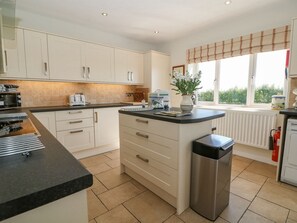 Cottage | Private kitchen - The Clealings (Witney)