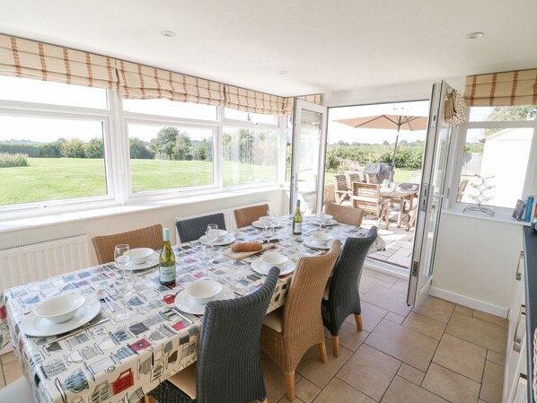 Dining - The Clealings (Witney)