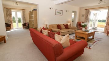 Cottage | Living area | TV, DVD player