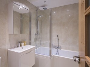 Cottage | Bathroom | Shower - Butterwell Barn (Dartmouth)