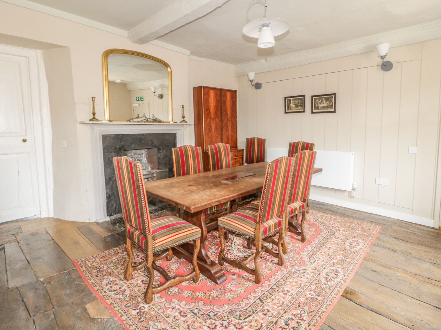 Cottage | Interior