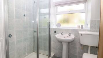 Cottage | Bathroom | Shower
