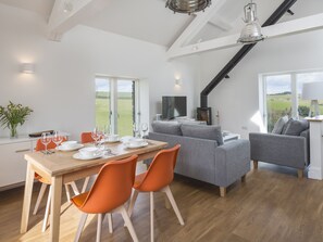 Cottage | Dining