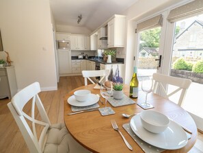 Cottage | Dining