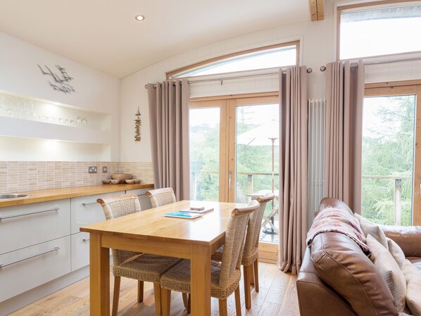 Cottage | Dining