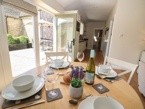 Cottage | Dining - Ewecub Barn (Witney)