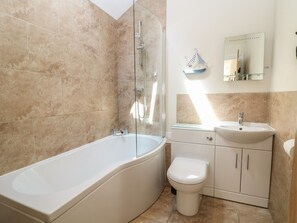 Cottage | Bathroom - Ewecub Barn (Witney)