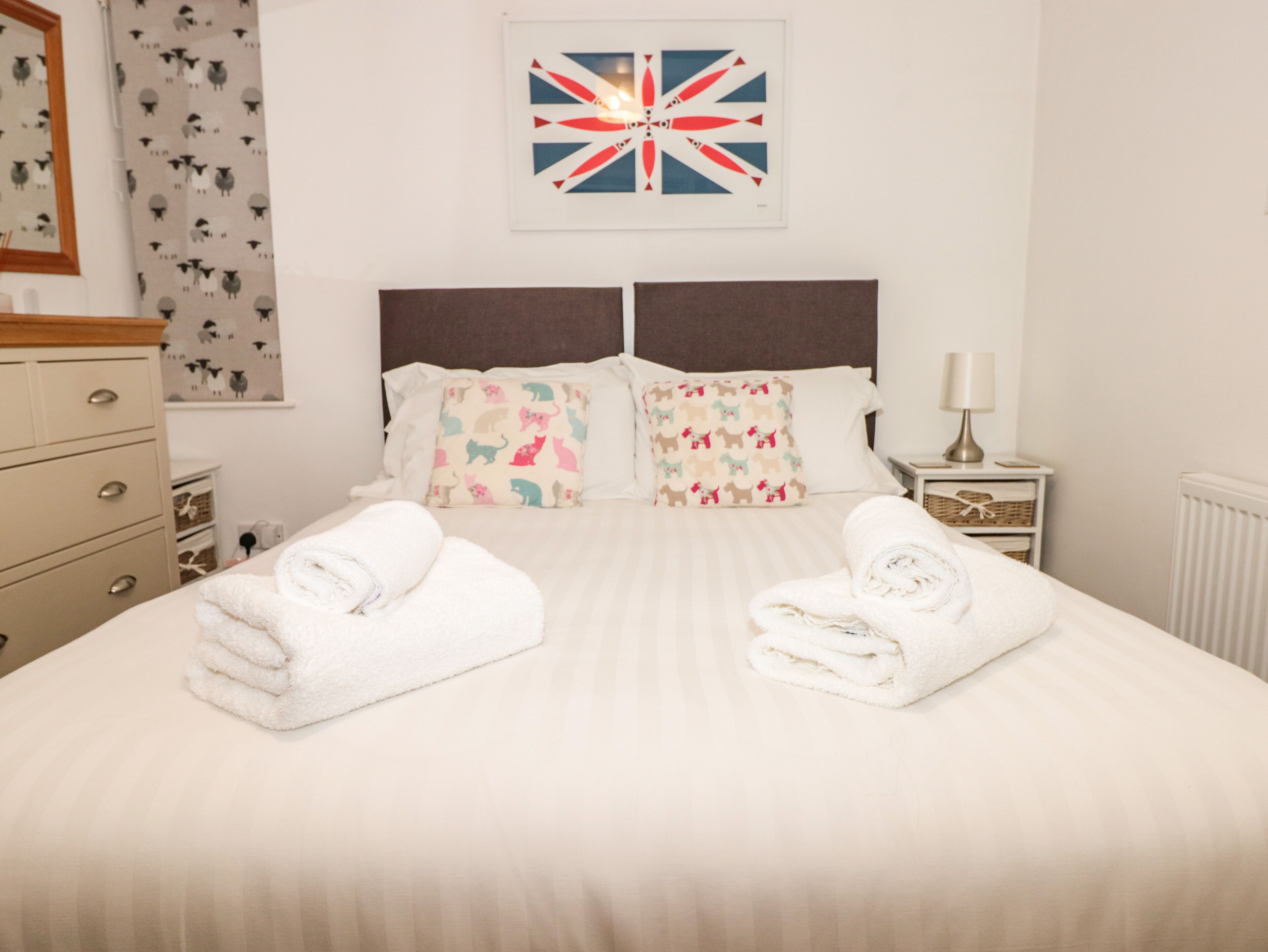 Cottage | 2 bedrooms, individually decorated, individually furnished, free WiFi