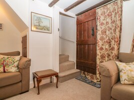 Cottage | Living room | TV, fireplace, DVD player