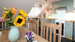 Cottage | Bếp riêng | Tủ lạnh, lò vi sóng, bếp nấu, máy rửa bát 