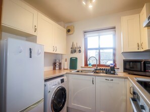 Cottage | Private kitchen | Microwave, stovetop, dishwasher, cookware/dishes/utensils - Church House (Achnasheen)