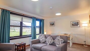 Cottage | Living area | TV