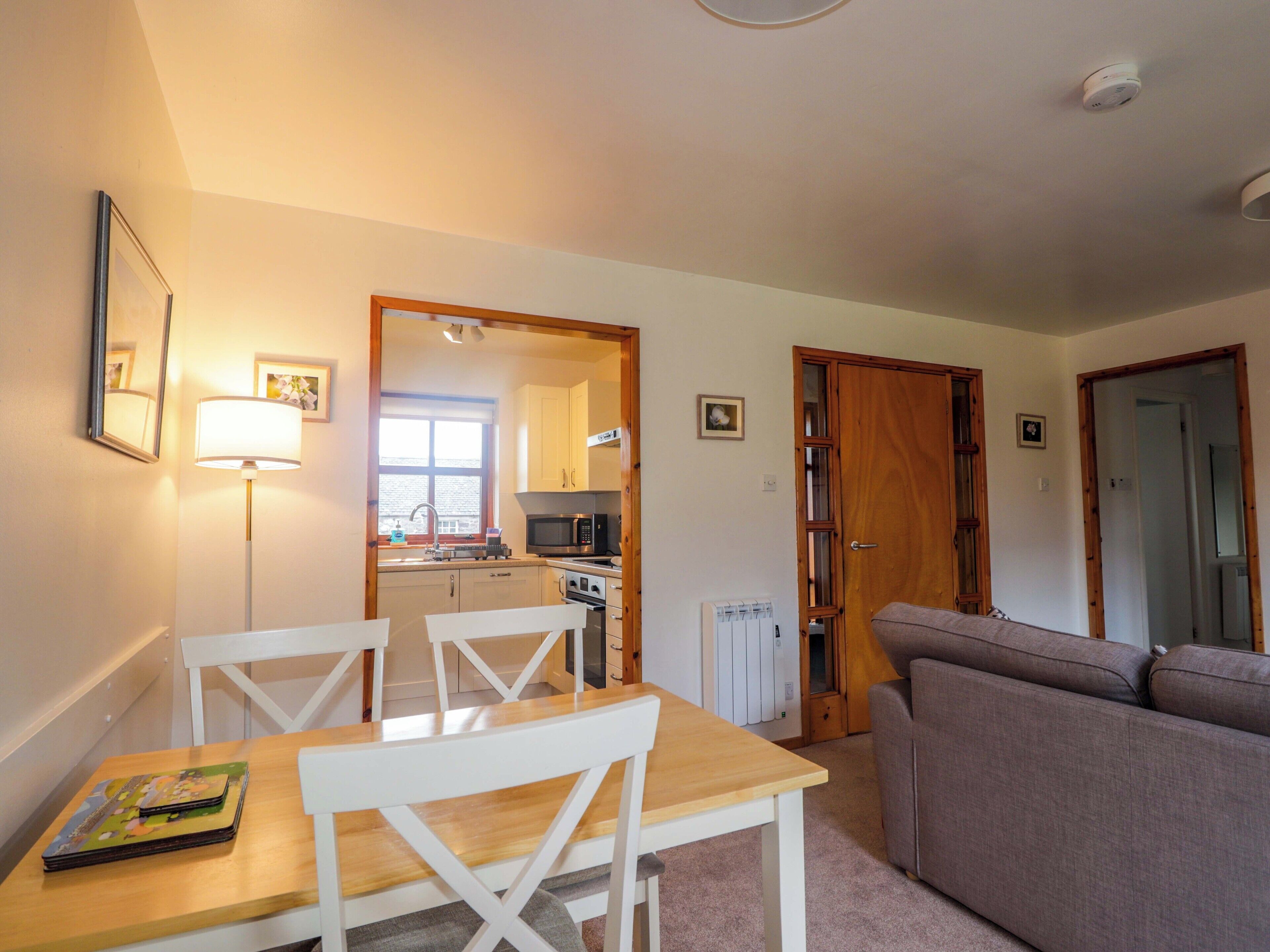 Cottage | Dining